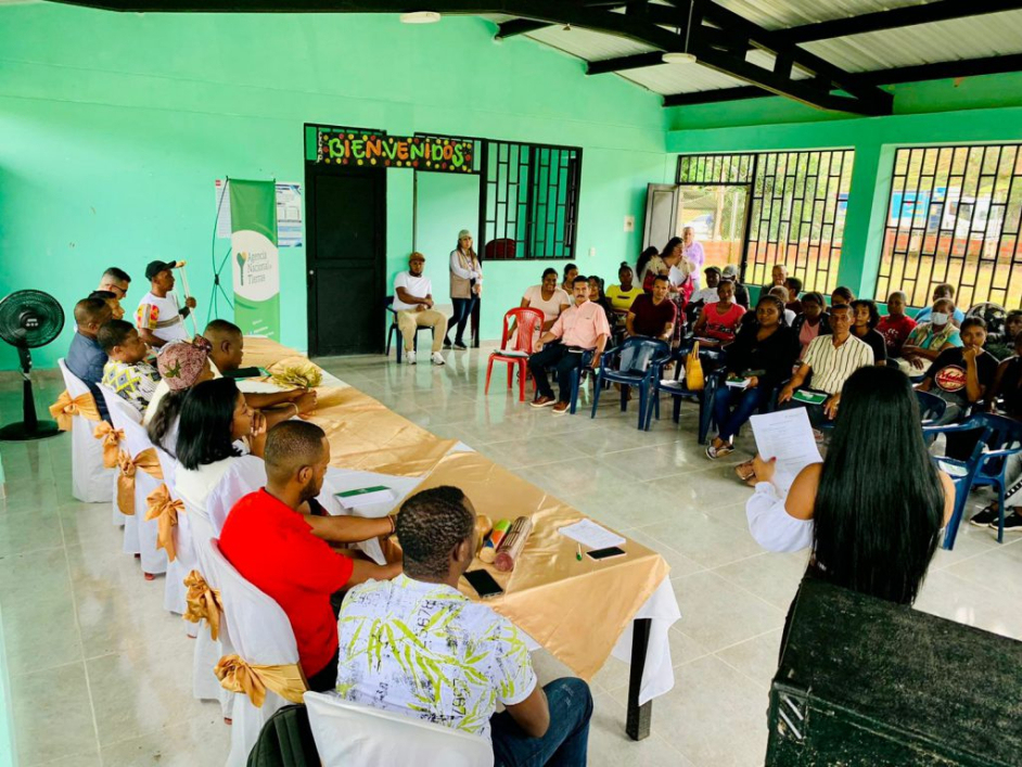 entrega de la resolución al Consejo Comunitario Alto Paraíso